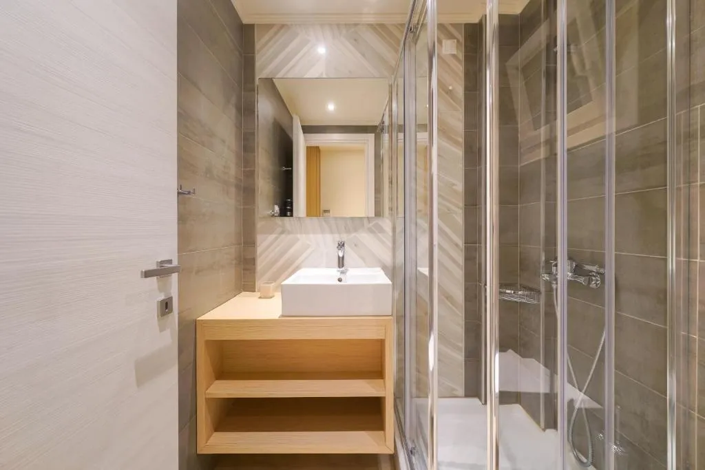Tiara Holidays - Iliorama Seaside Luxury Suites & Apartments - Triple Room with Sea View - bathroom